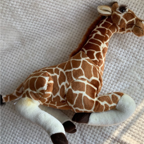 FAO SCHWARZ Large Plush Sitting Giraffe Stuffed Animal Toy - Picture 10 of 16